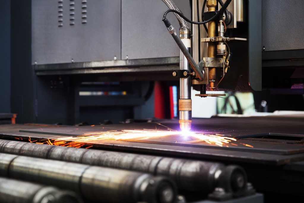 laser machine cutting metal plate